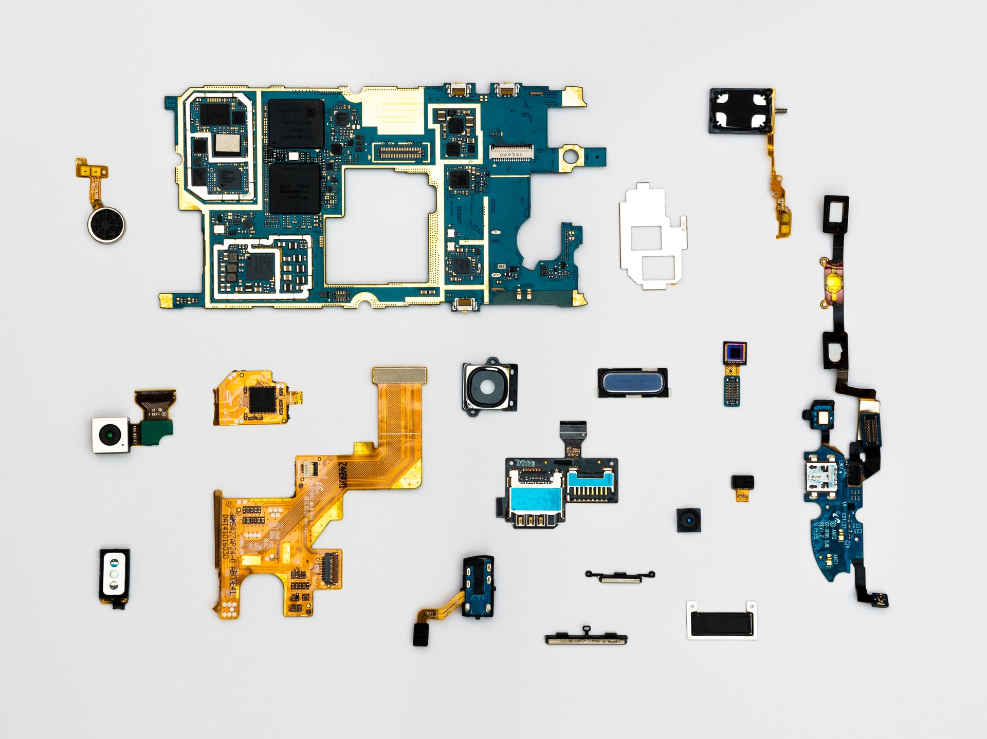 Unfolding the Foldable Smartphones